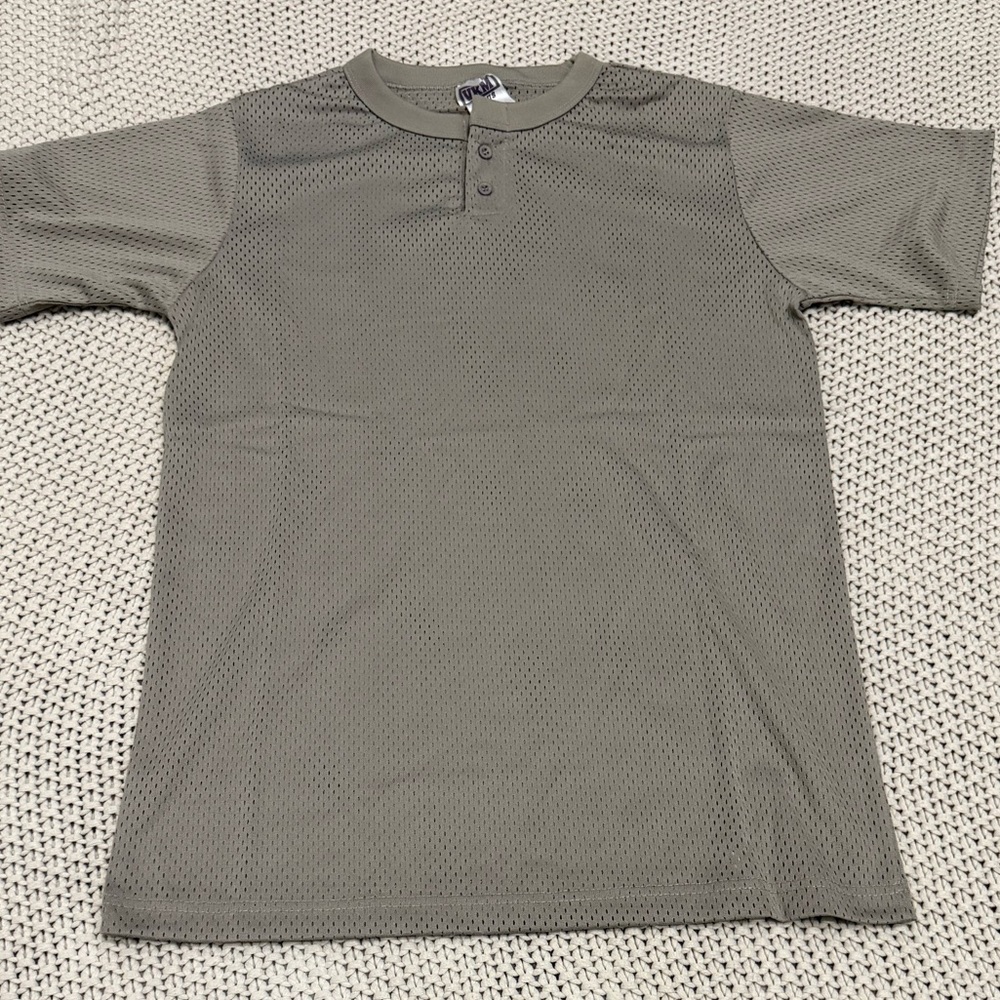 NWOT Men’s Jersey Gray Short Sleeve Henley Shirt Size Small